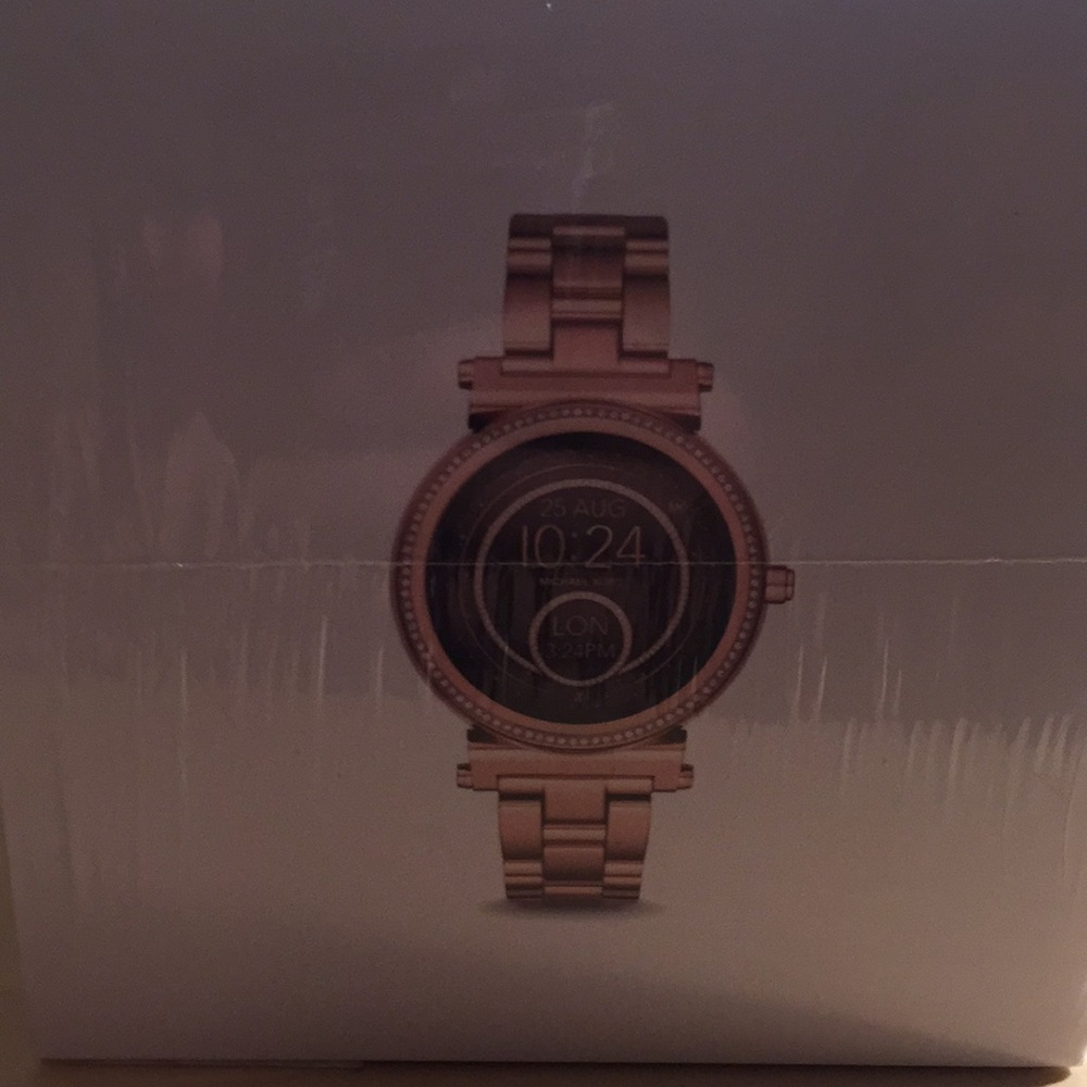 Michael Kors Access Smartwatch - Picture 3 of 3